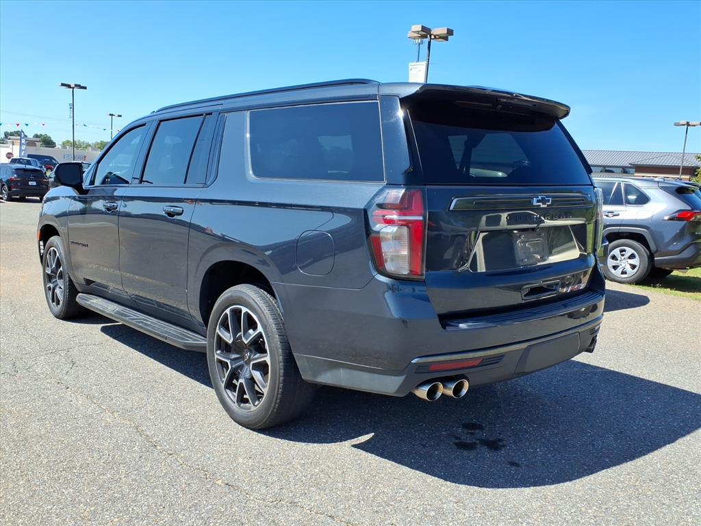 2022 Chevrolet Suburban RST photo 3