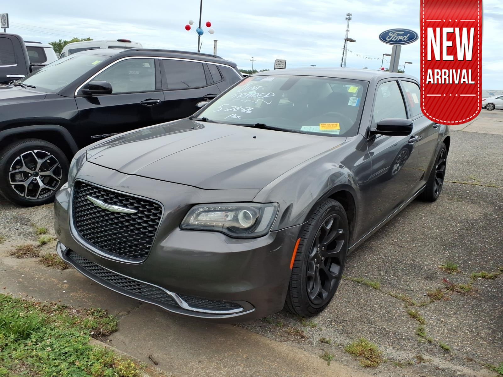 2019 Chrysler 300 Touring's photo