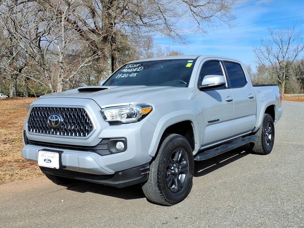 2019 Toyota Tacoma TRD Sport's photo