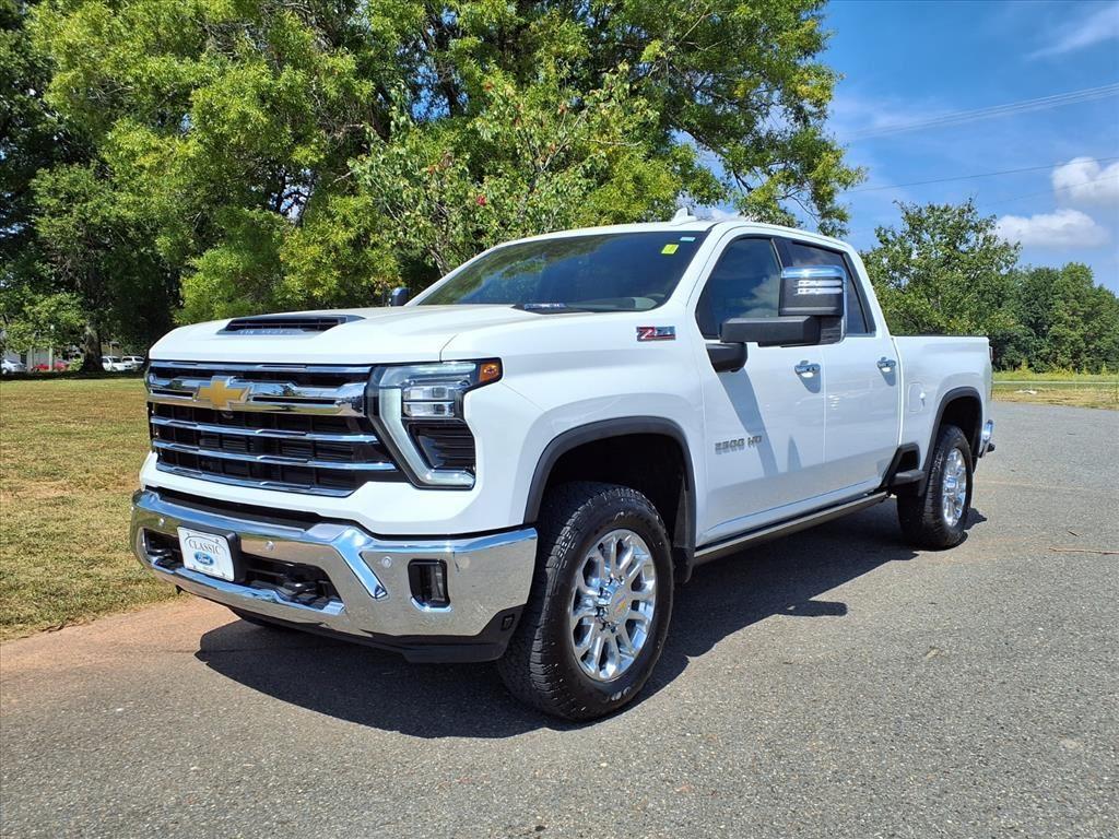 2025 Chevrolet Silverado 2500HD LTZ's photo