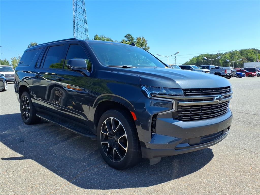 2022 Chevrolet Suburban RST photo 2