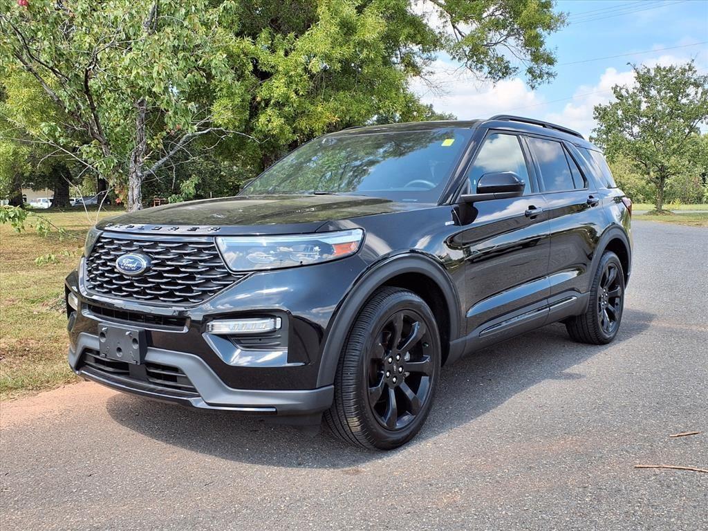 2023 Ford Explorer ST-LINE's photo