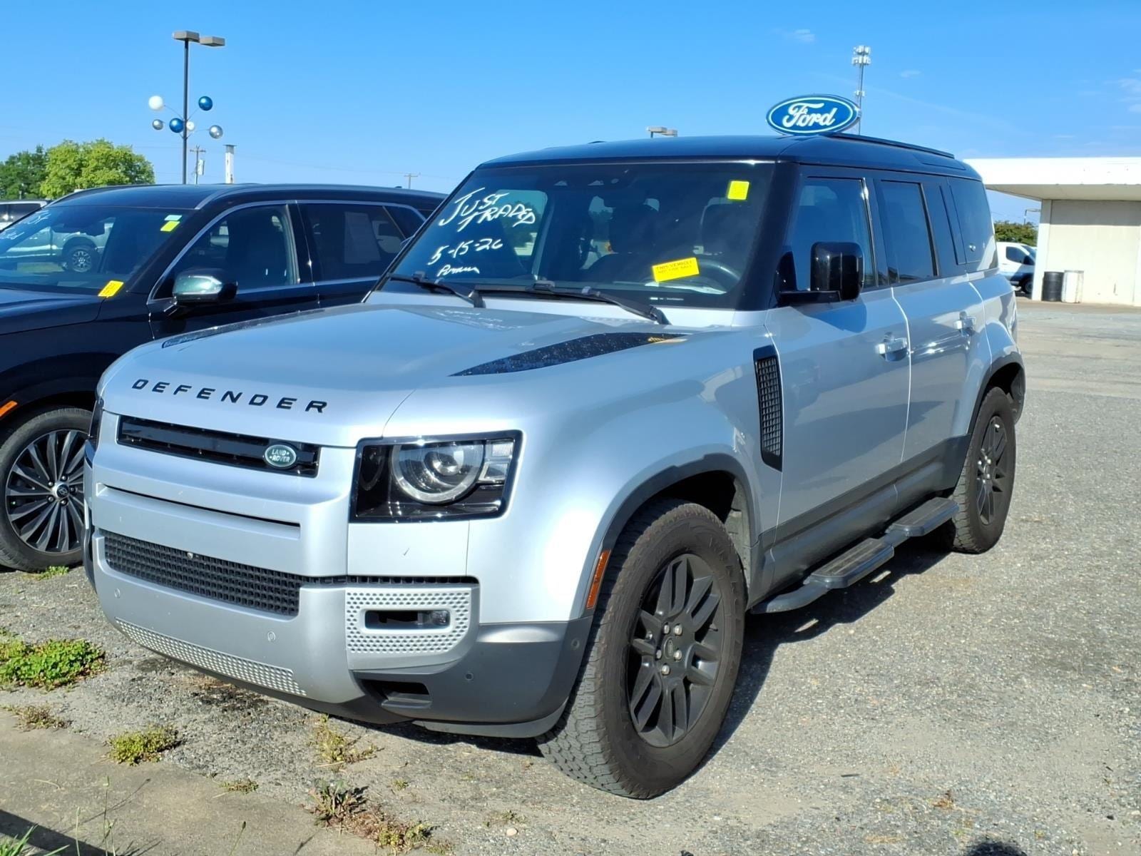 2021 Land Rover Defender S's photo