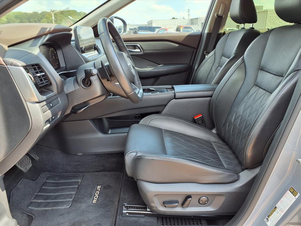2023 Nissan Rogue Platinum photo 2