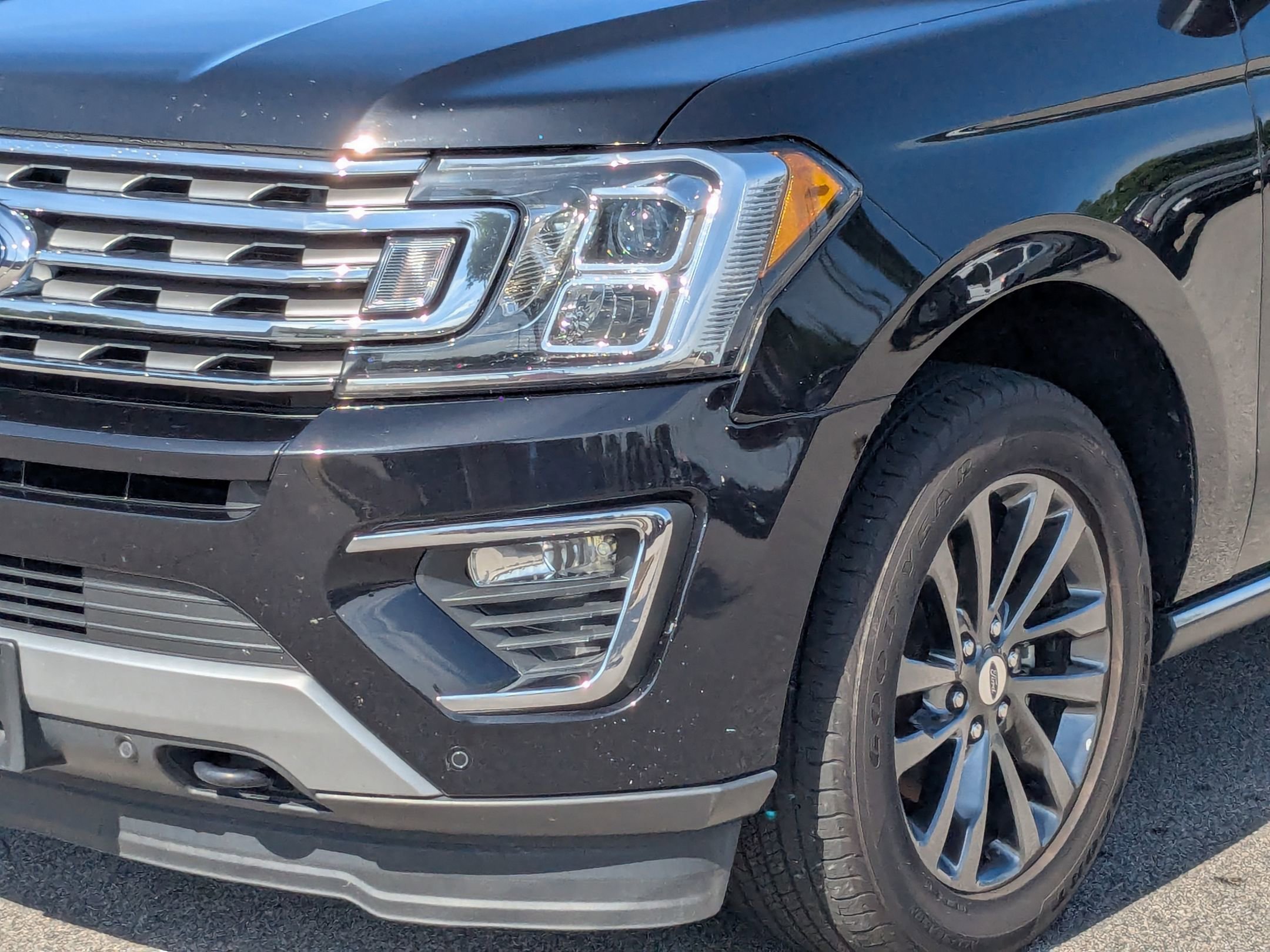 2021 Ford Expedition Limited photo 2
