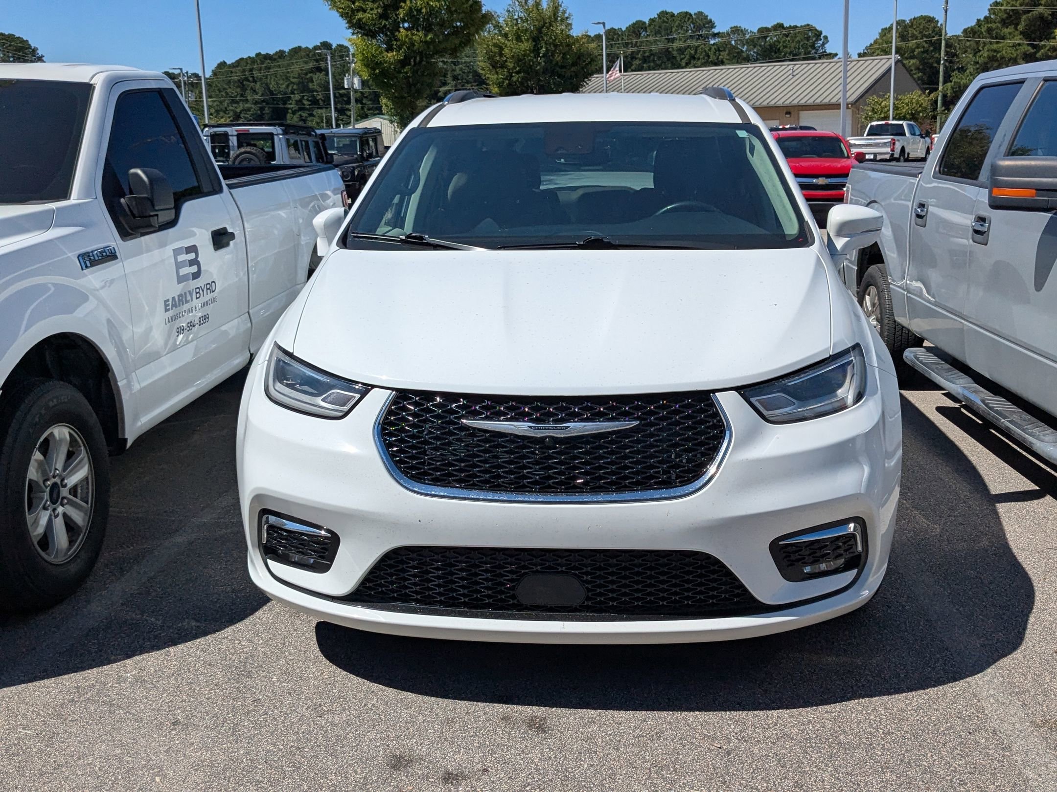 2021 Chrysler Pacifica Touring L photo 2