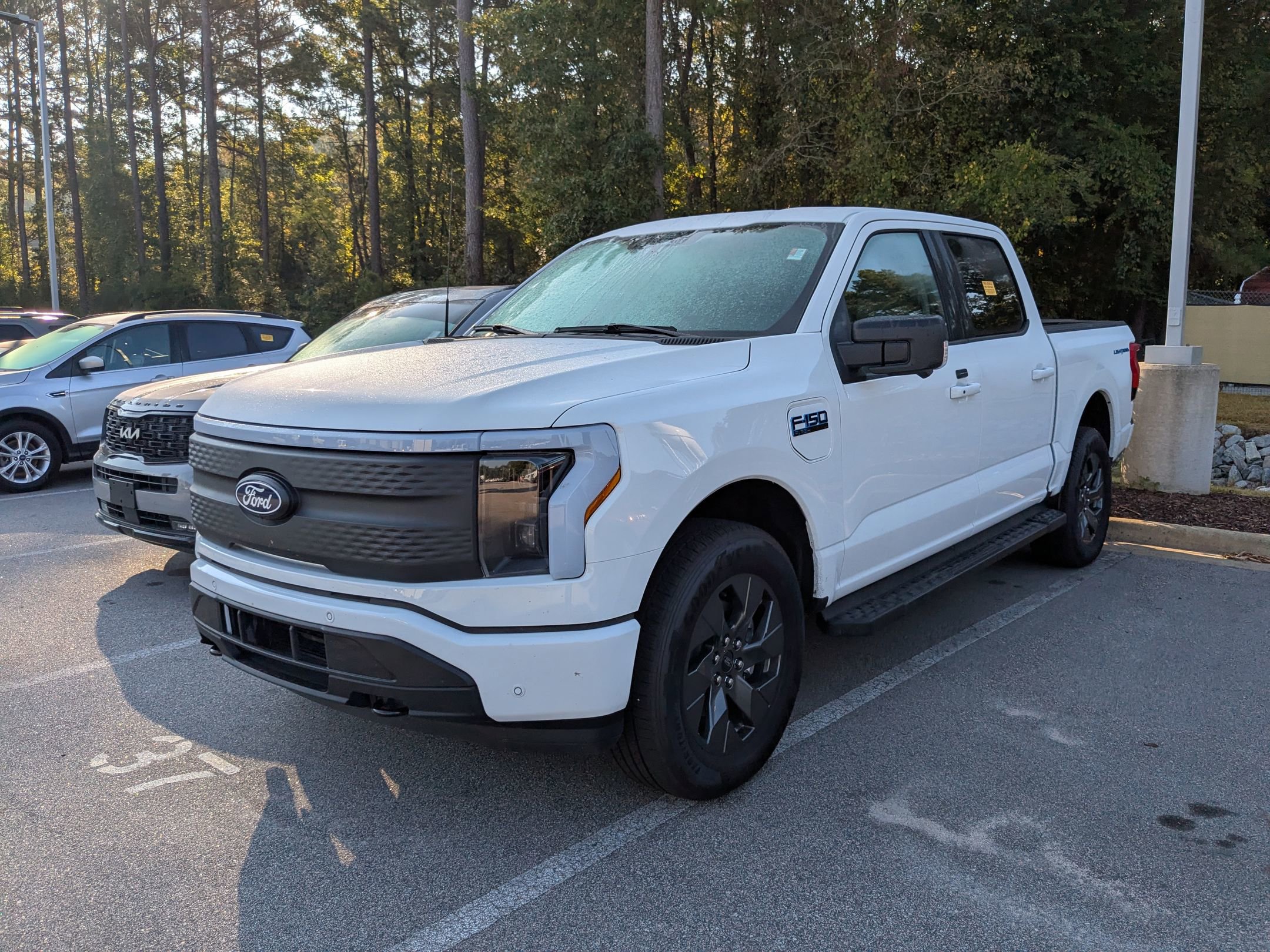 2025 Ford F-150 Lightning photo 3