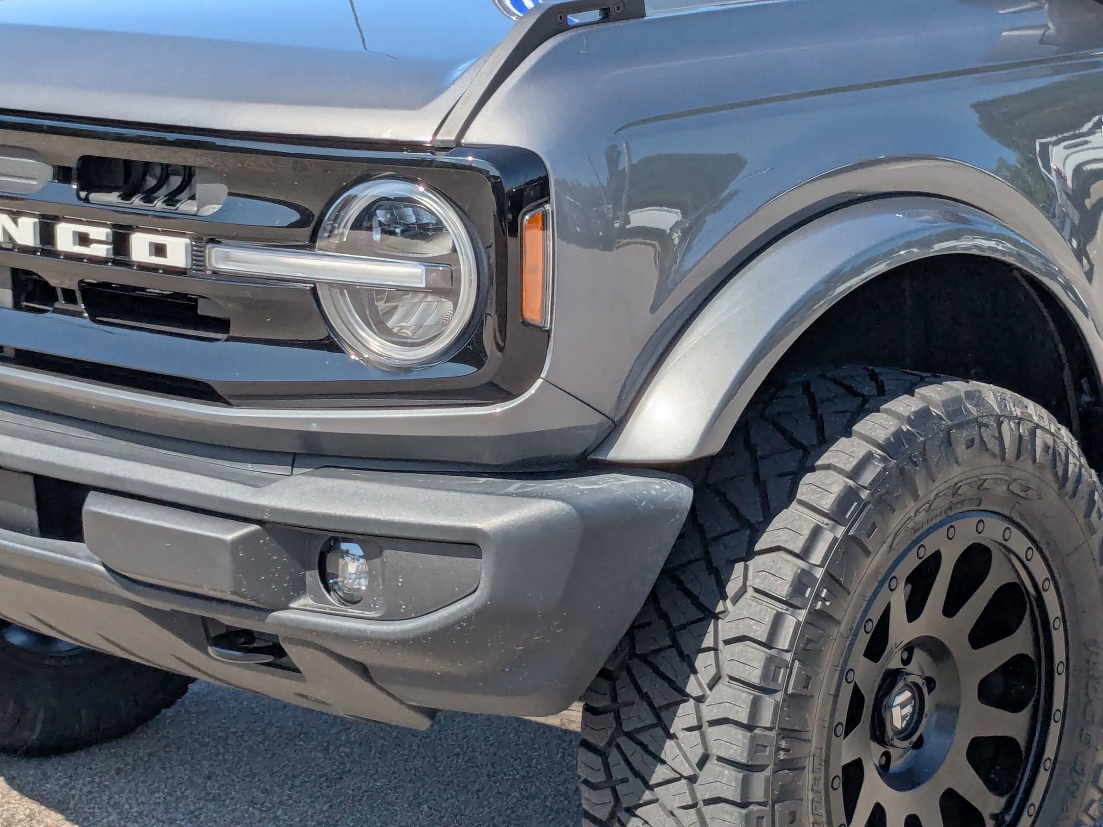 2023 Ford Bronco Outer Banks photo 2