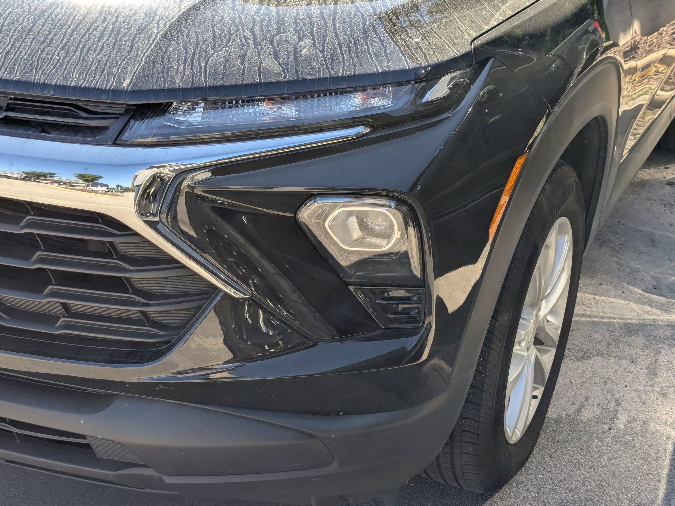 2024 Chevrolet Trailblazer LS photo 2