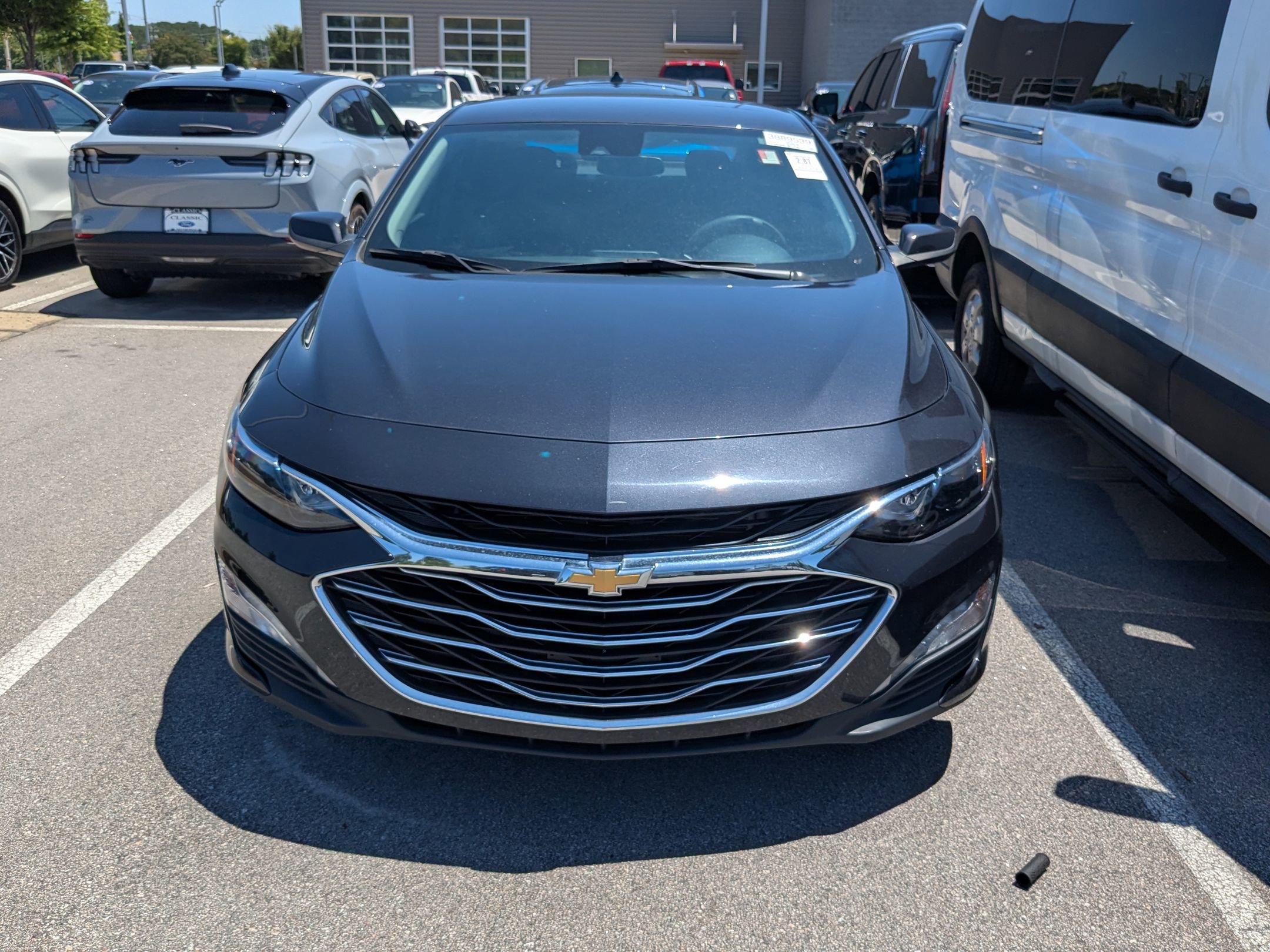 2023 Chevrolet Malibu 1LT photo 2