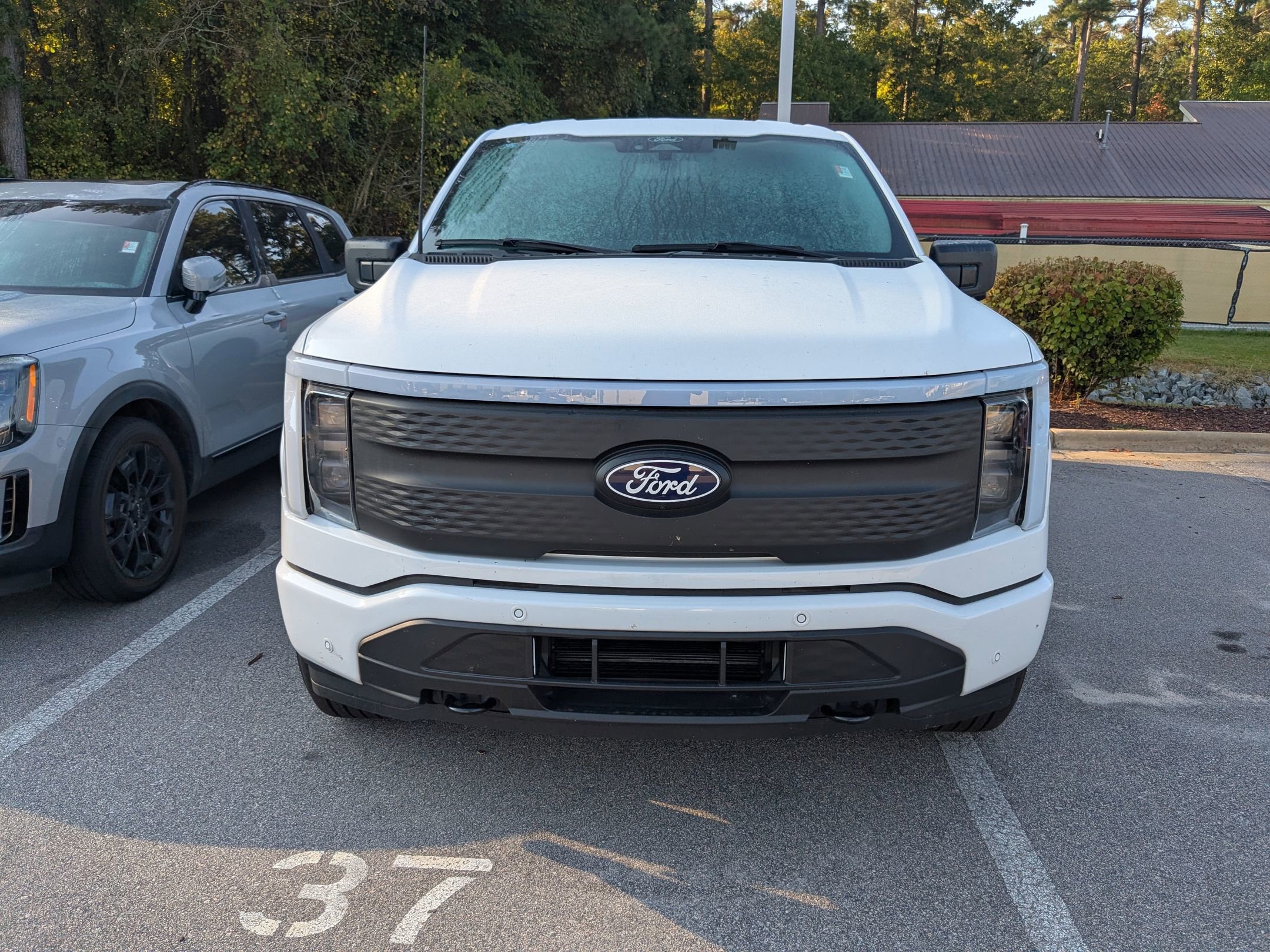 2025 Ford F-150 Lightning photo 2