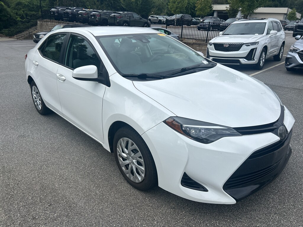 2018 Toyota Corolla LE photo 3