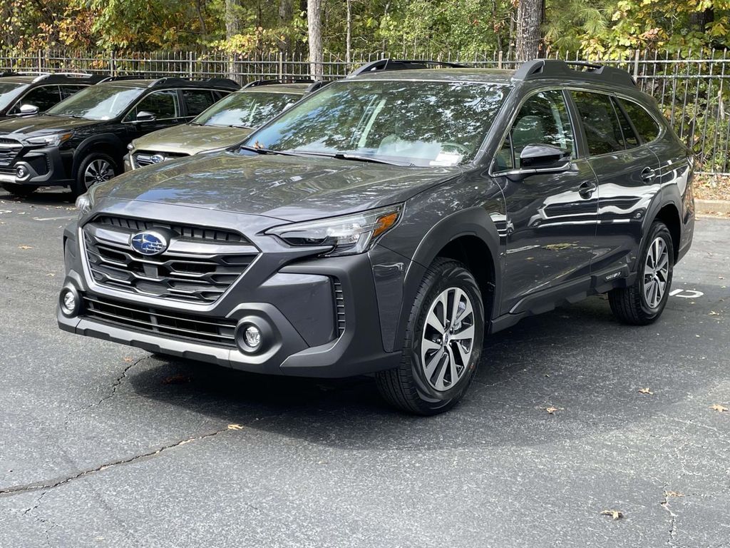 2025 Subaru Outback Premium's photo