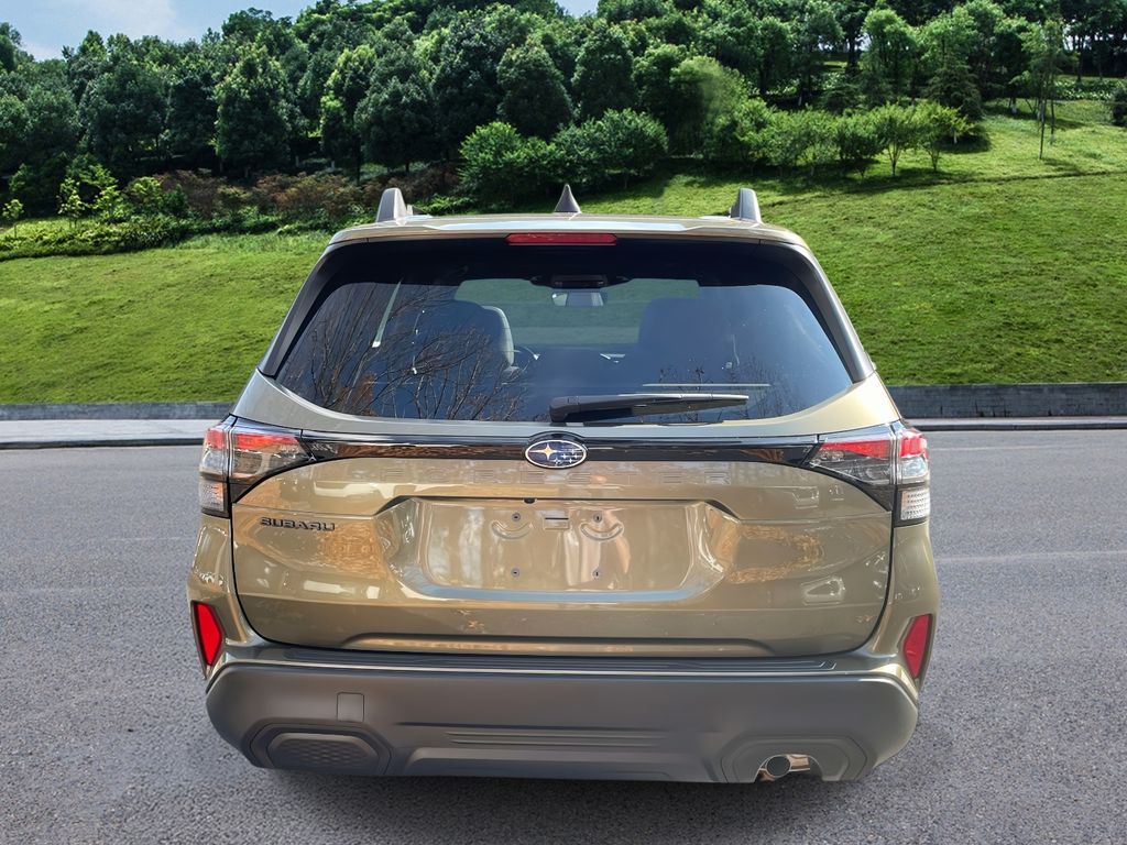 2026 Subaru Forester Premium photo 4