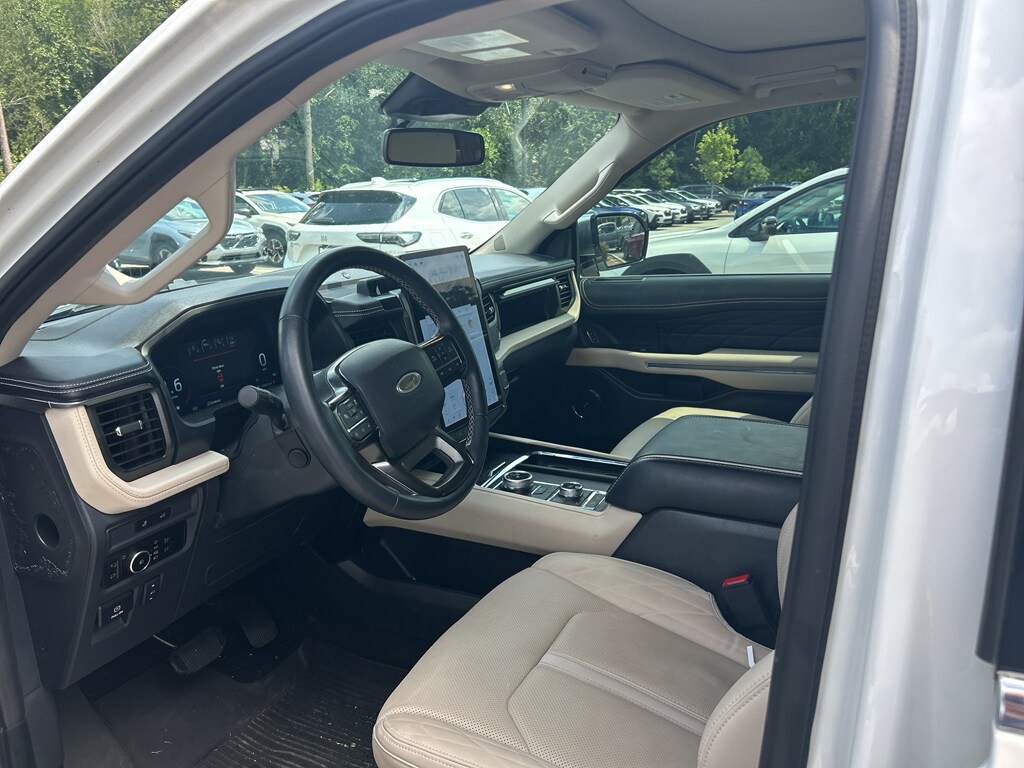 2024 Ford Expedition MAX Platinum photo 2
