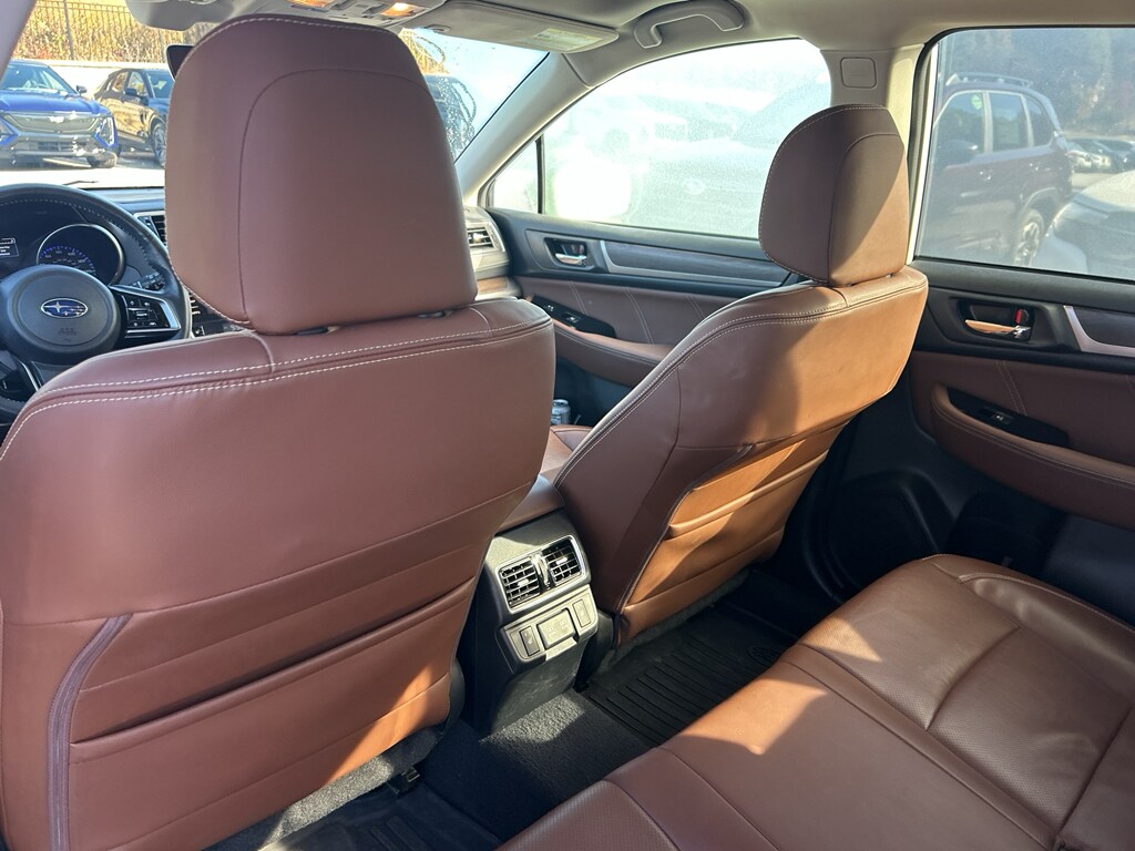 2019 Subaru Outback 3.6R Touring photo 3