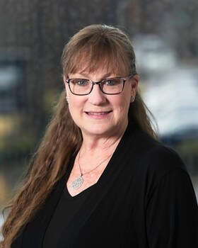 Staff member Kathy Quam from ID_403df006a300