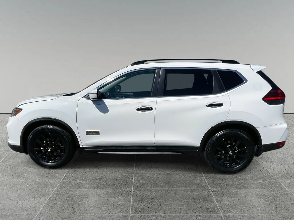2017 Nissan Rogue SV photo 2