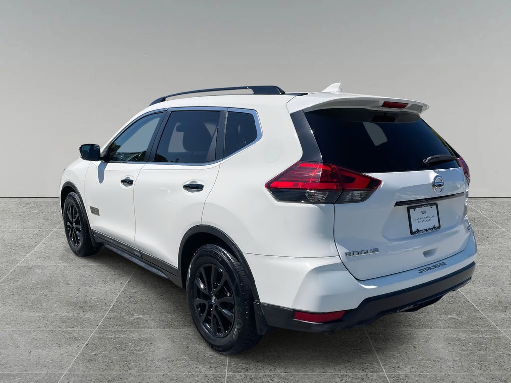 2017 Nissan Rogue SV photo 3