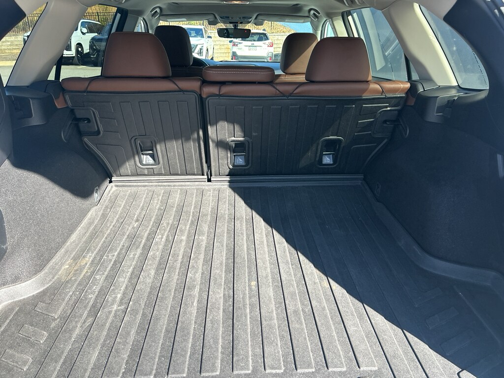 2019 Subaru Outback 3.6R Touring photo 4