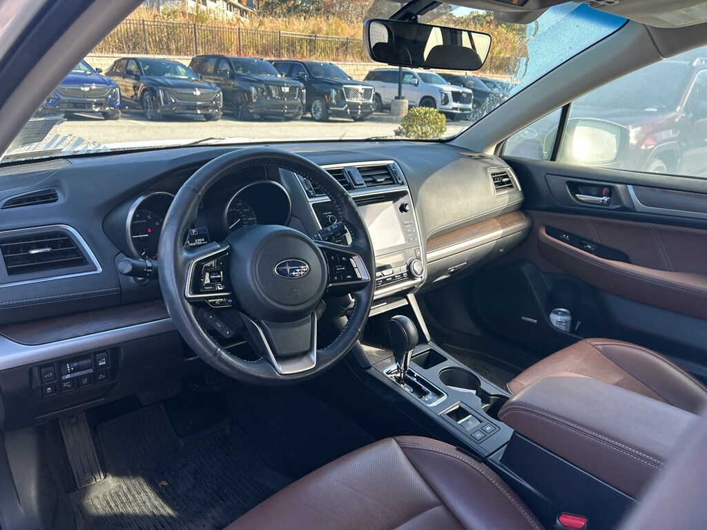 2019 Subaru Outback 3.6R Touring photo 2
