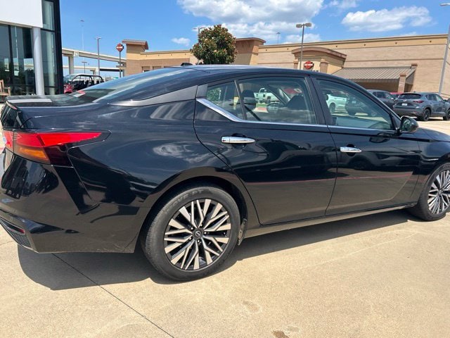 2025 Nissan Altima SV - Photo 11