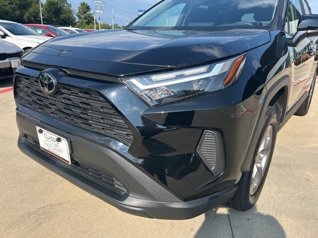 2024 Toyota RAV4 XLE photo 2