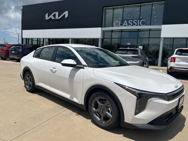 2026 Kia K4 LXS AT's photo