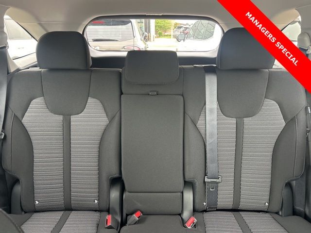 2025 Kia Sorento LX - Photo 23