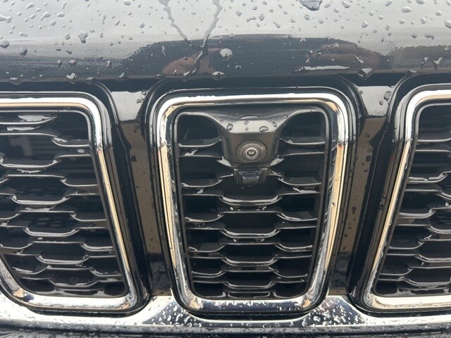2024 Jeep Grand Cherokee Limited photo 2