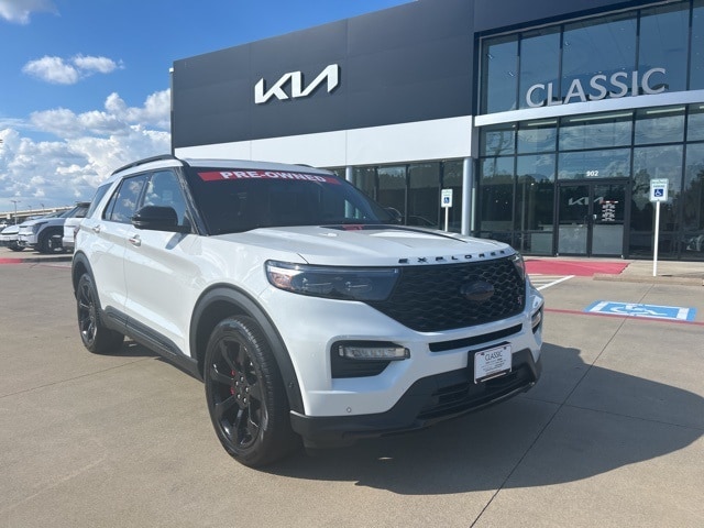 2022 Ford Explorer ST's photo