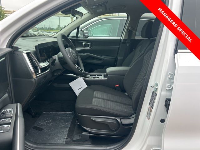 2025 Kia Sorento LX - Photo 10
