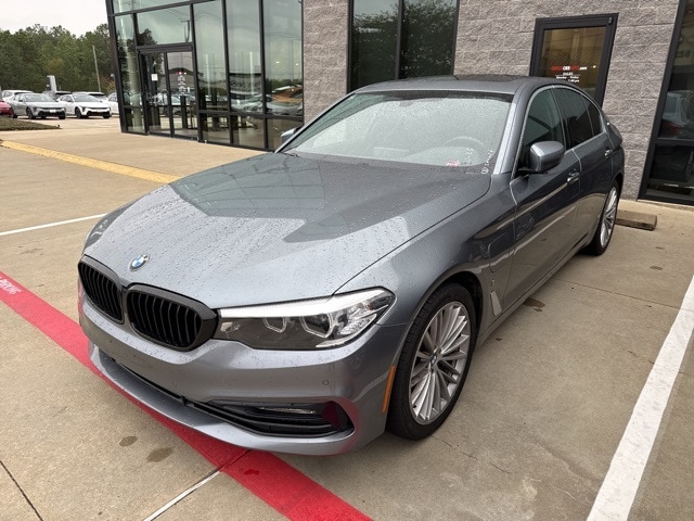 2018 BMW 5 Series 530e's photo