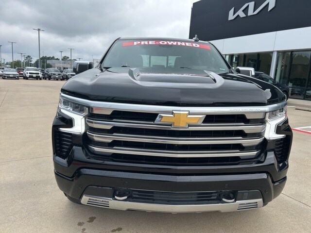 2024 Chevrolet Silverado 1500 High Country photo 2