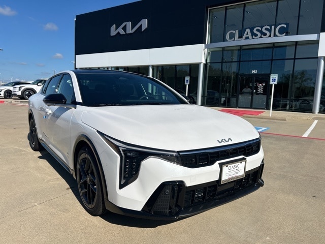 2025 Kia K4 GT-Line Turbo's photo