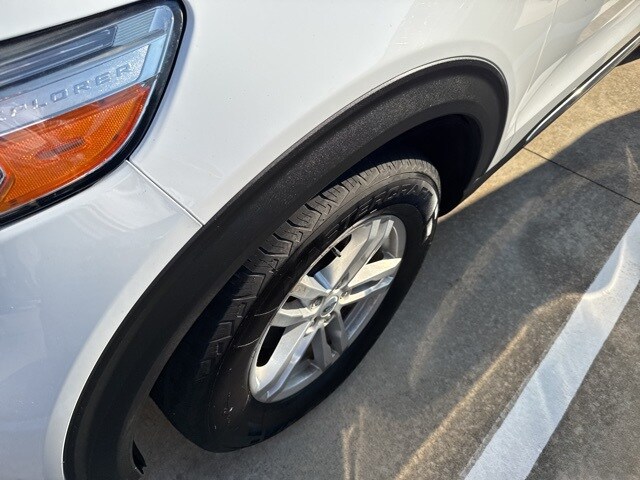 2021 Ford Explorer XLT photo 2