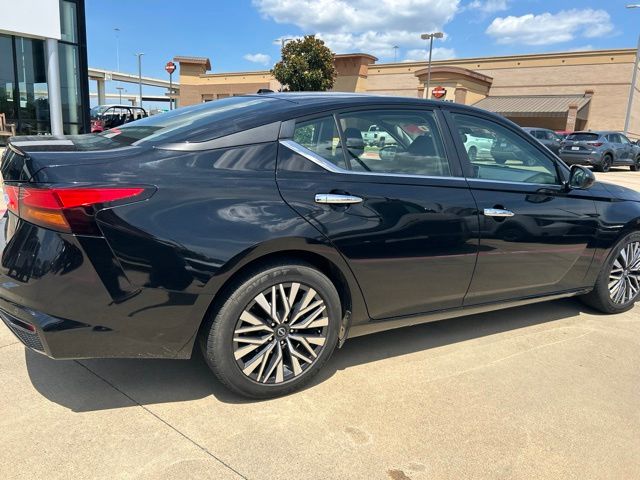 2025 Nissan Altima SV - Photo 12