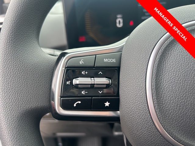 2025 Kia Sorento LX - Photo 17