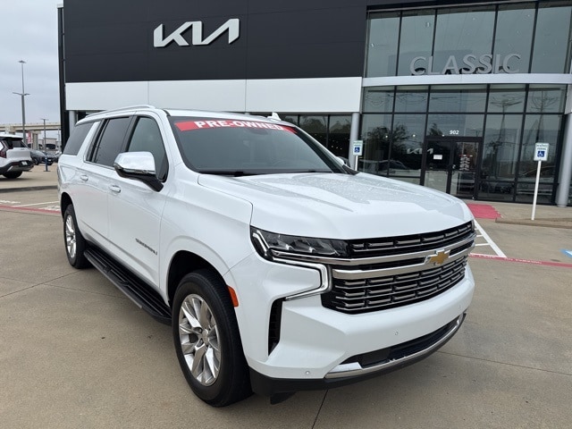 2023 Chevrolet Suburban Premier's photo