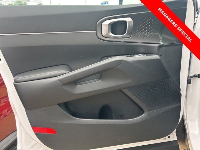 2025 Kia Sorento LX - Photo 9