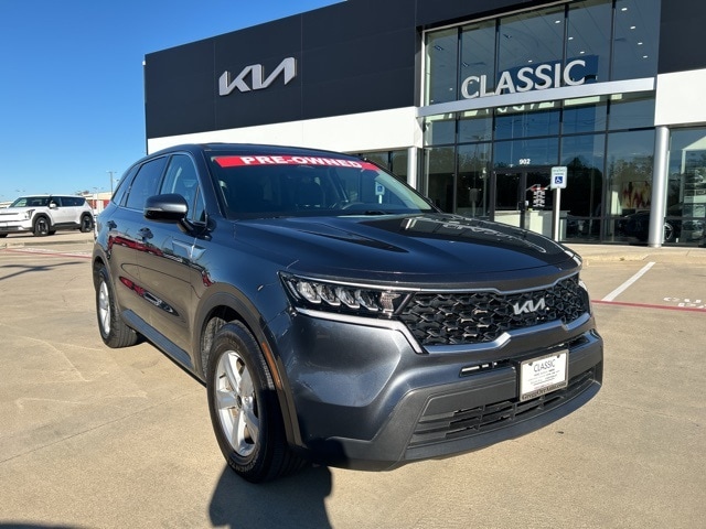 2022 Kia Sorento LX's photo