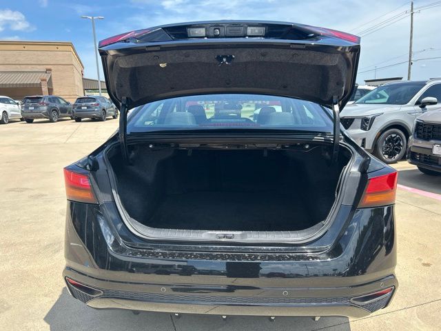 2025 Nissan Altima SV - Photo 8