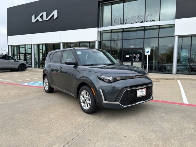 2025 Kia Soul LX's photo