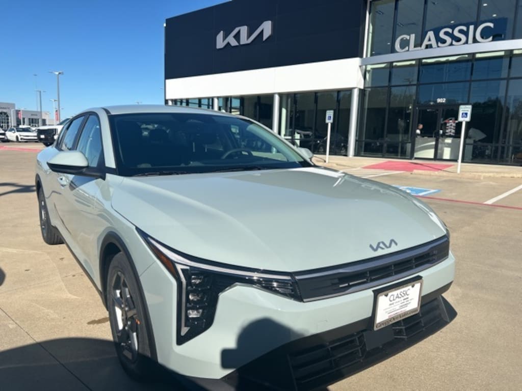 New 2026 Kia K4 LXS Sedan
