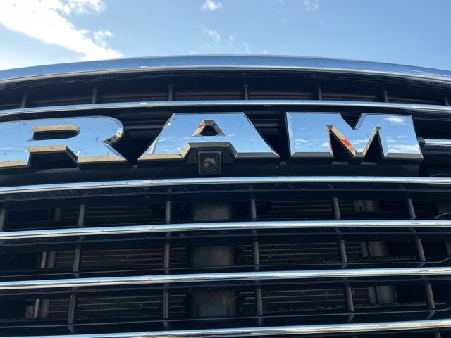 2025 Ram 1500 Laramie photo 3