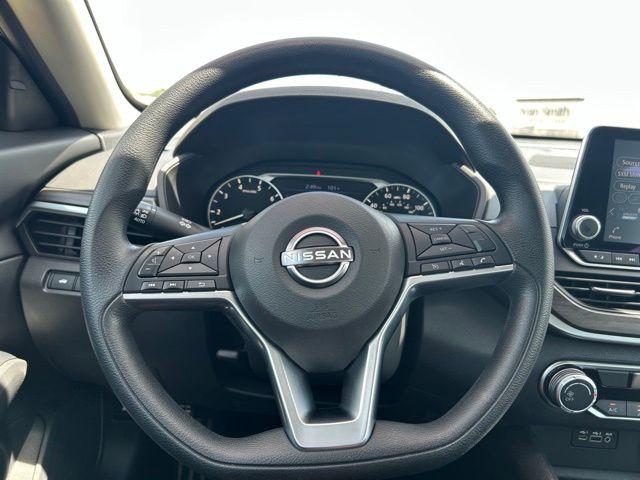 2025 Nissan Altima SV - Photo 17