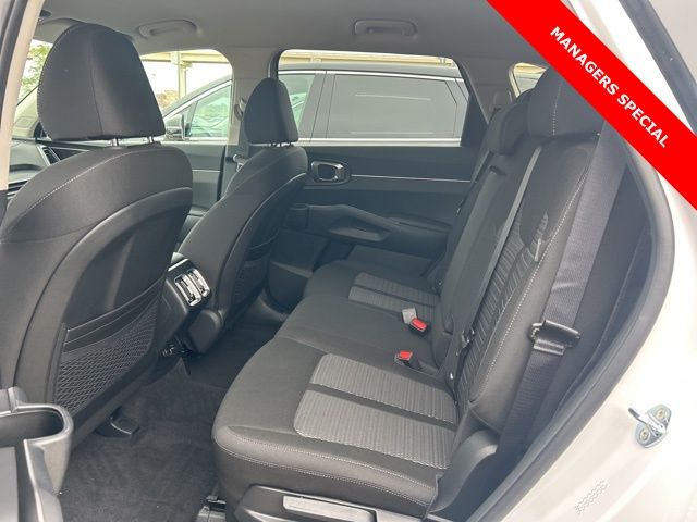 2025 Kia Sorento LX - Photo 20