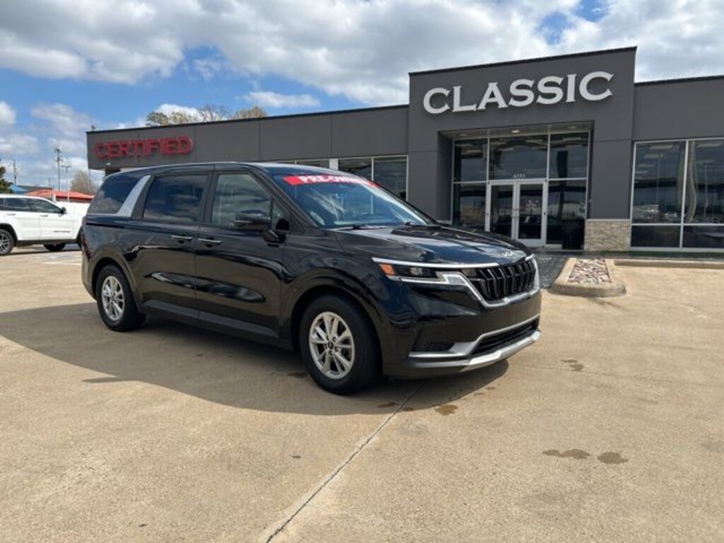 Used 2024 Kia Carnival LX Minivan/Van