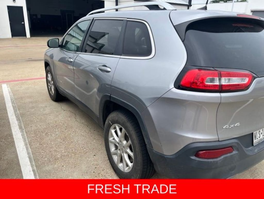 Used 2016 Jeep Cherokee Latitude SUV