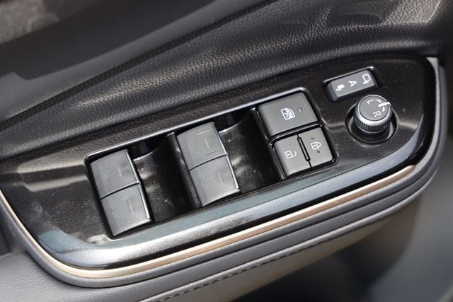 2026 Toyota Crown Signia Limited - Photo 16